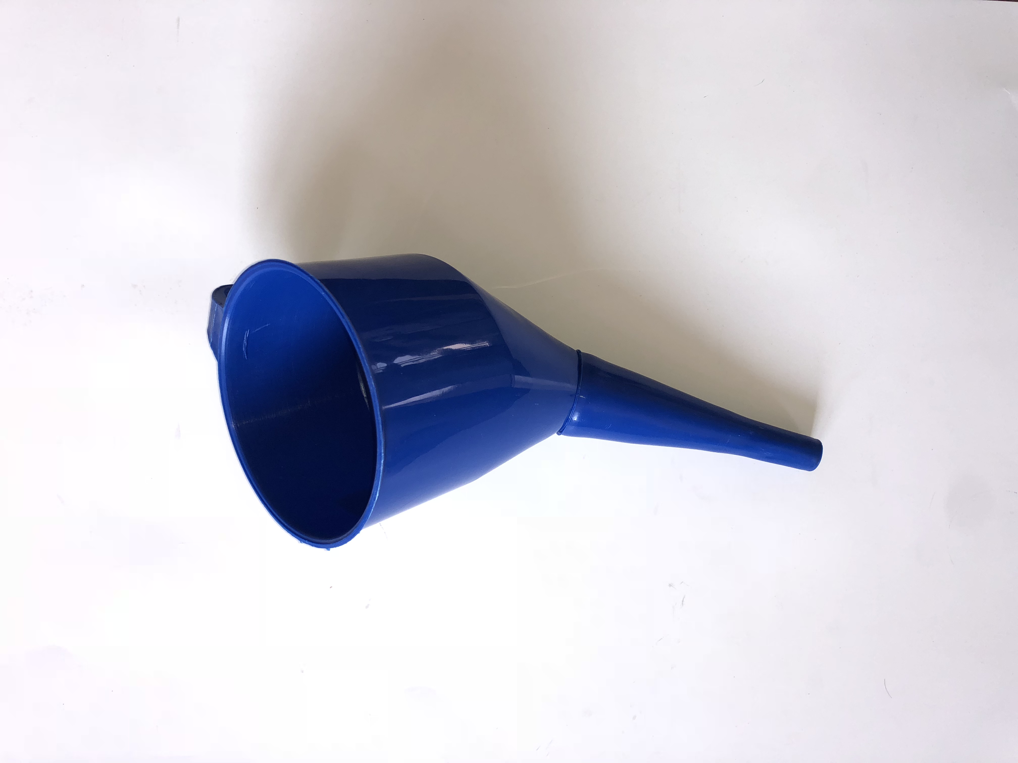 Trychtýř plastový šikmý modrý - pr.13cm s držákem,  83097